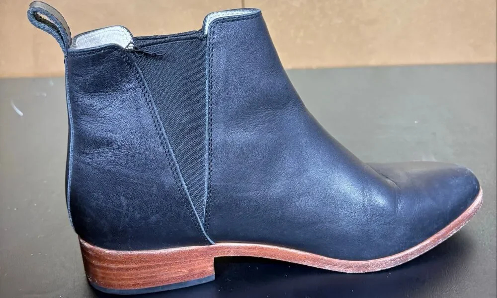 Nisolo Everyday Chelsea Boots Black Leather Pointed Toe Low Stacked Heel Size 7.
